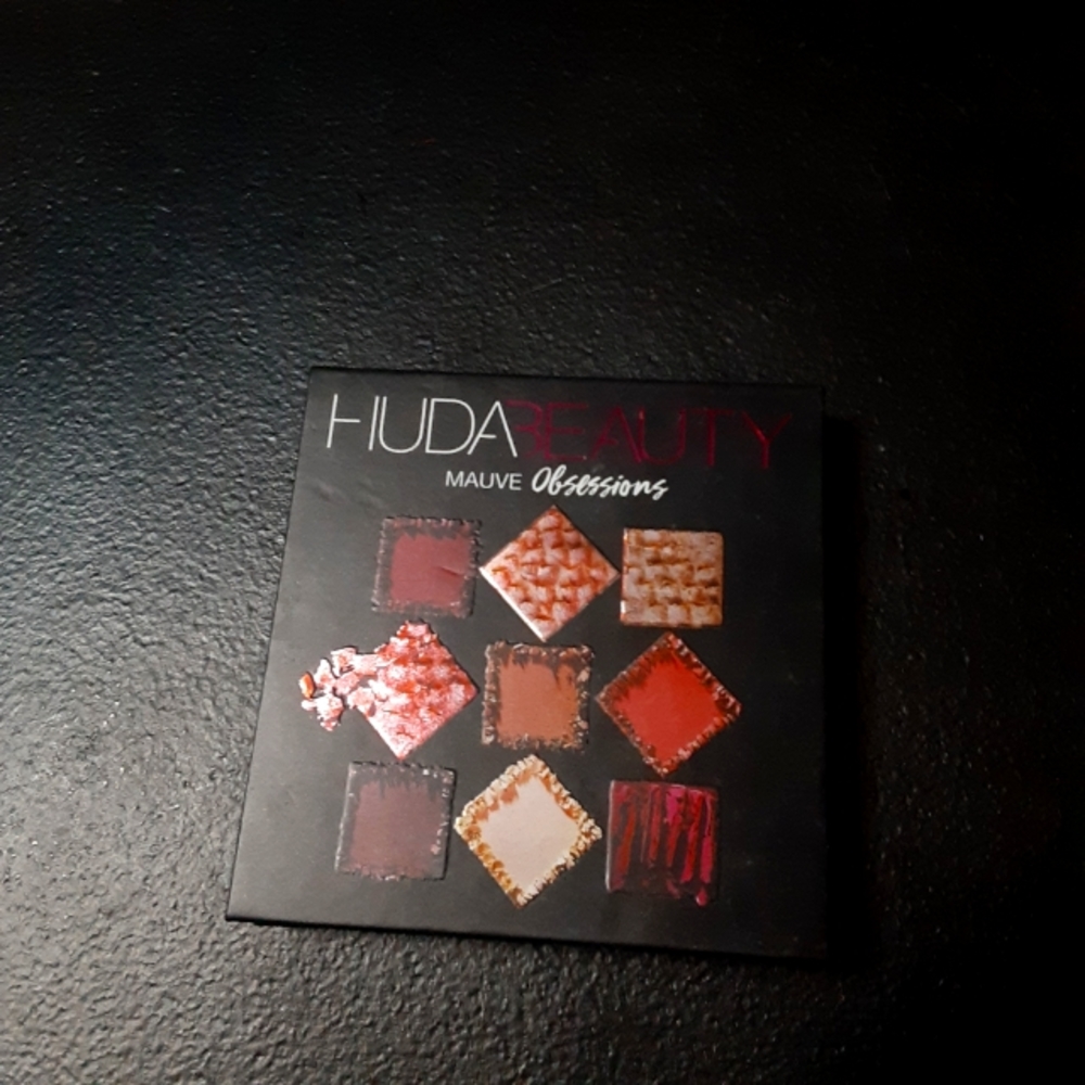 Huda Beauty Mauve Obsessions Eyeshadow Palette